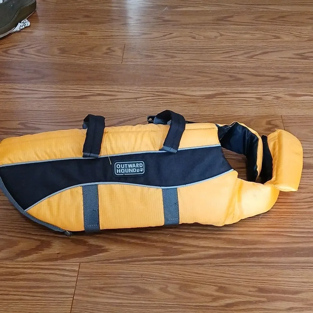 Outward Hound Granby  Life Jacket for Dogs Sz M 30-55lbs Girth 21-27